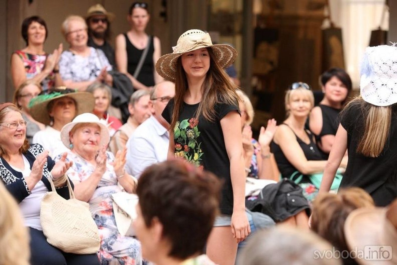 20170629215638-d5f44573-me