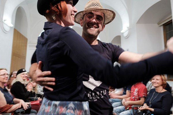 20191107210408-56f209ea-la